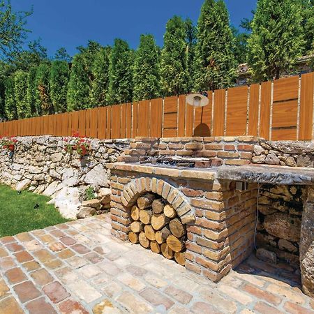 Stunning Home In Jurdani With Wifi Mucici Екстериор снимка
