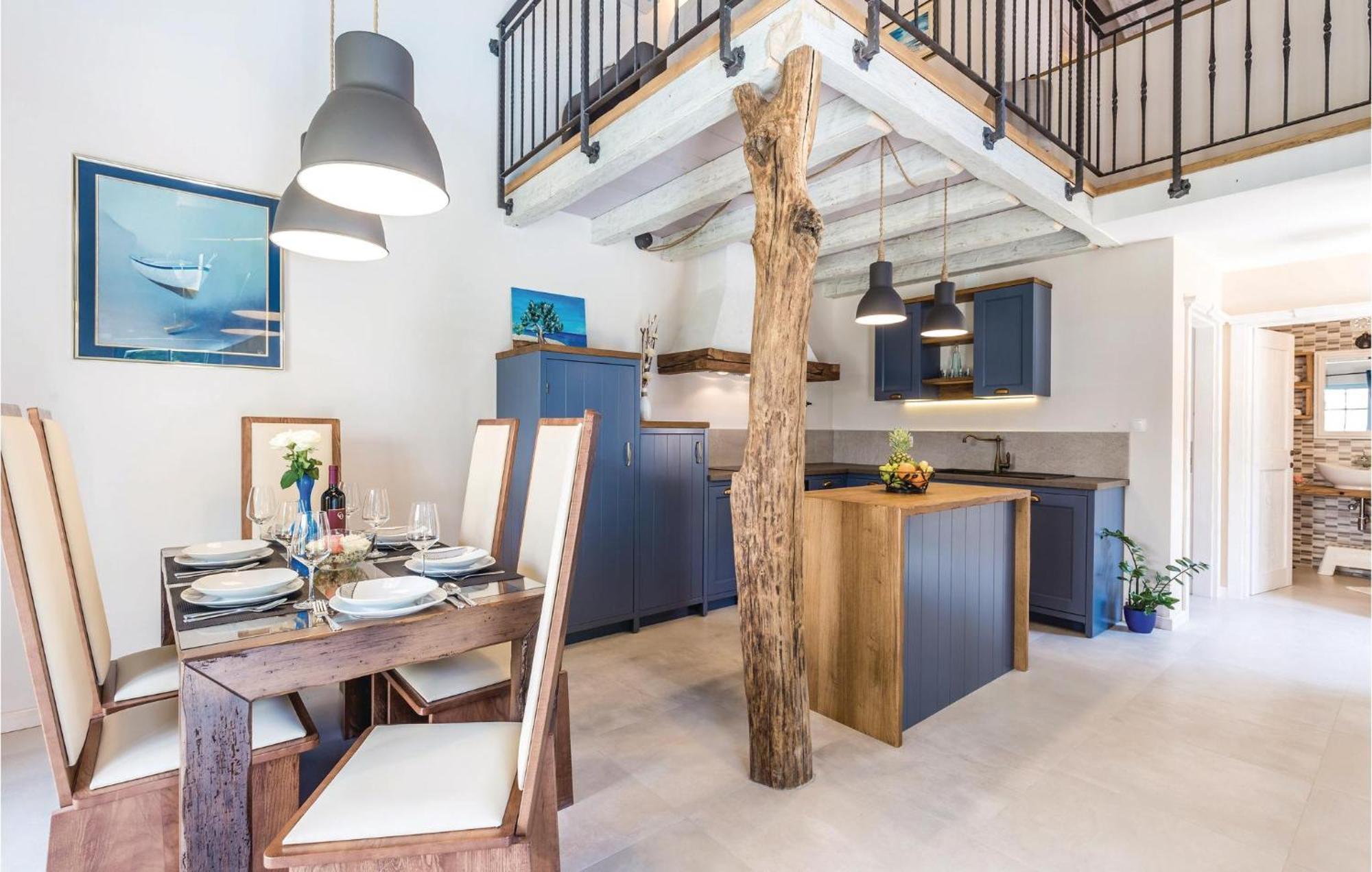 Stunning Home In Jurdani With Wifi Mucici Екстериор снимка